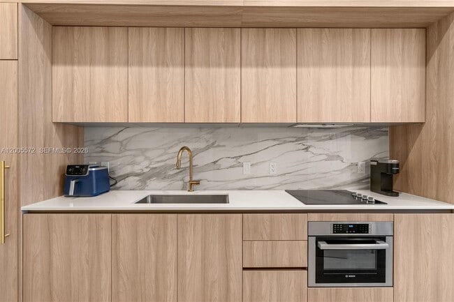 Building Photo - 77 SE 5th St