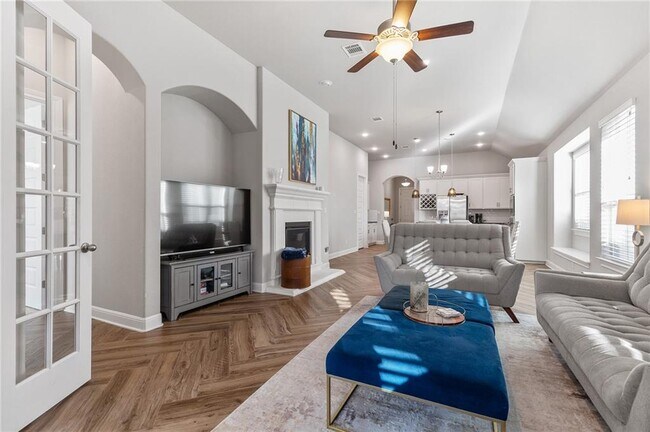 Building Photo - 2925 Mossy Springs Dr
