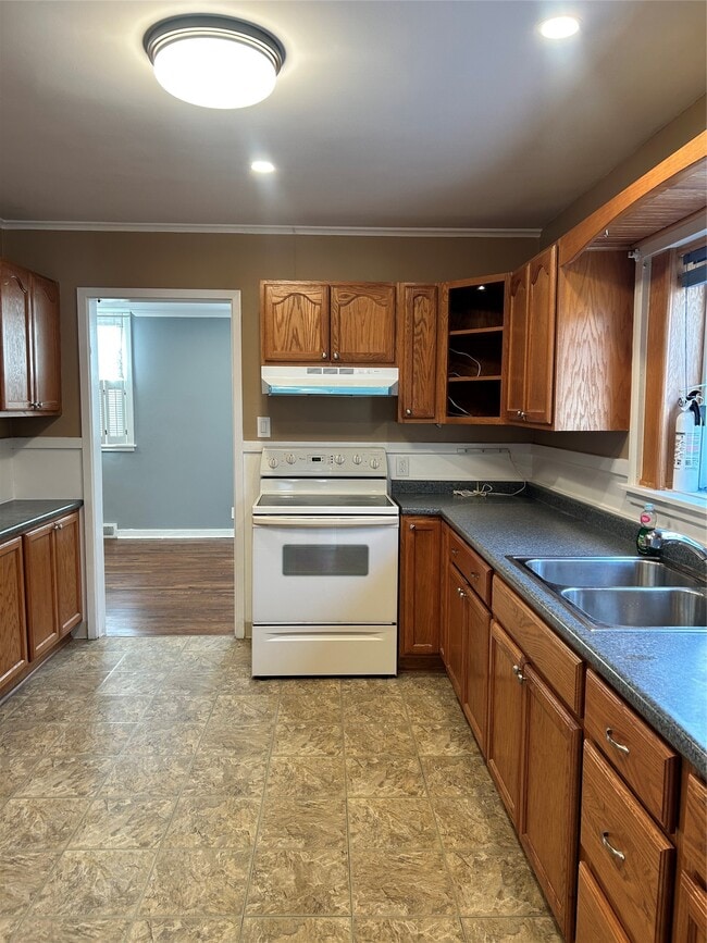 Building Photo - 74 Matthews St