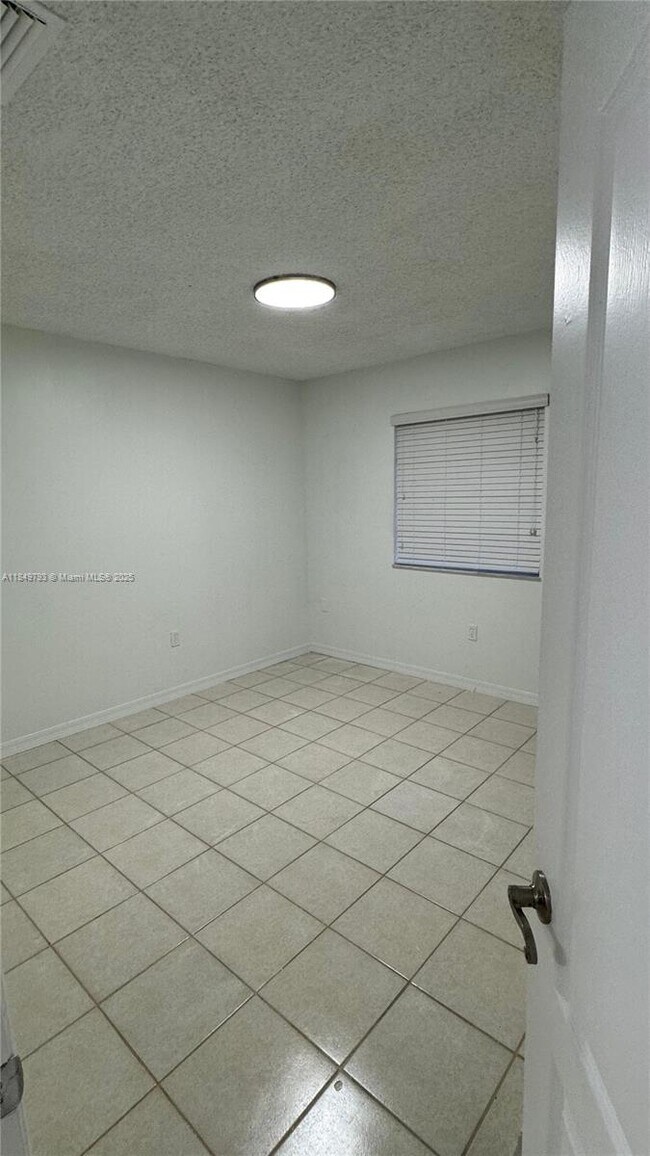 Building Photo - 1270 W 42nd St