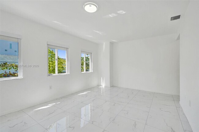 Building Photo - 10065 Bay Harbor Terrace