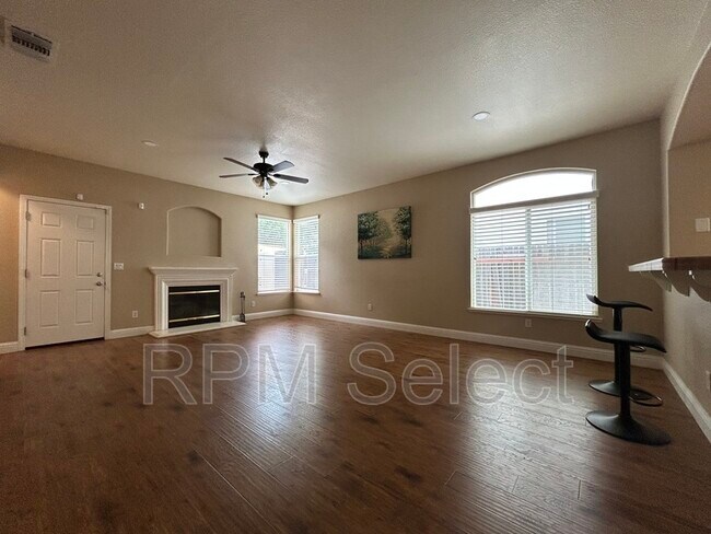 Building Photo - 1724 Magenta Dr