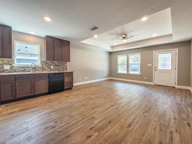 Building Photo - 1203 Booker St