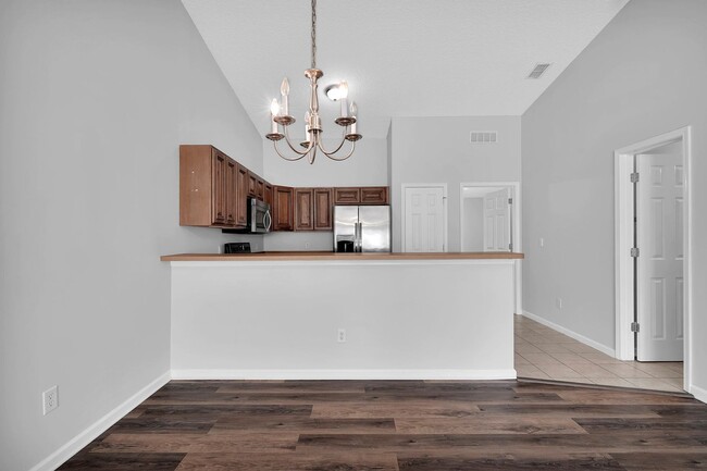 Building Photo - Charming 3 BR Home in Jacksonville, FL