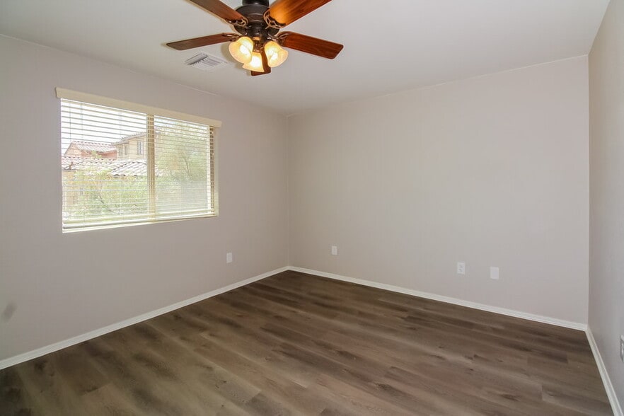 Building Photo - 10584 E Pleasant Pasture Dr