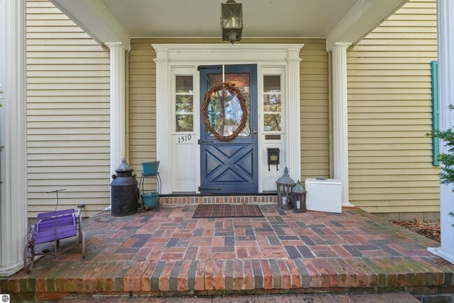 Building Photo - 1310 Peninsula Ct