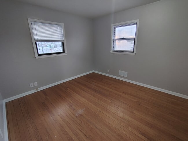 Building Photo - 2433 Jonathan Ave