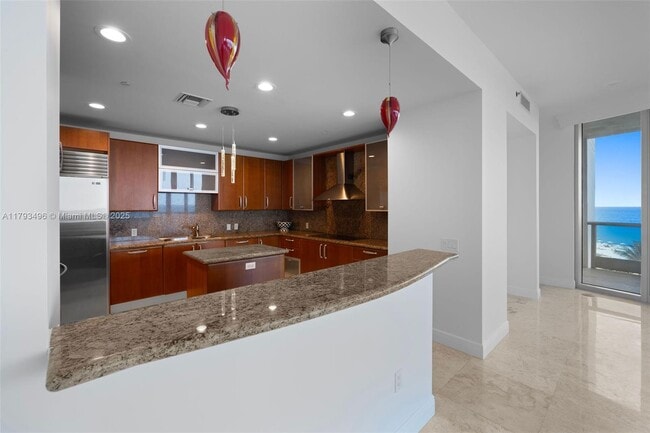 Building Photo - 5959 Collins Ave