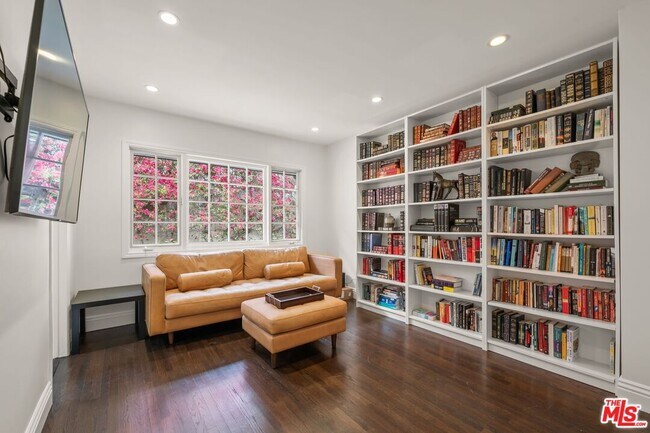 Building Photo - 9023 Alto Cedro Dr