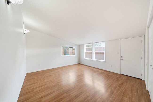 Building Photo - 6830 SE 50th Ave