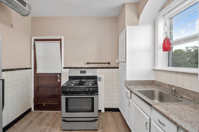 Building Photo - 5747 Chippewa St