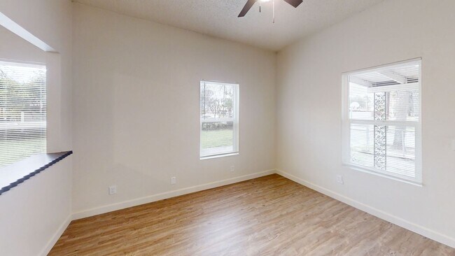 Building Photo - Newly Remodeled 4-Bedroom Home in Del Rey, CA