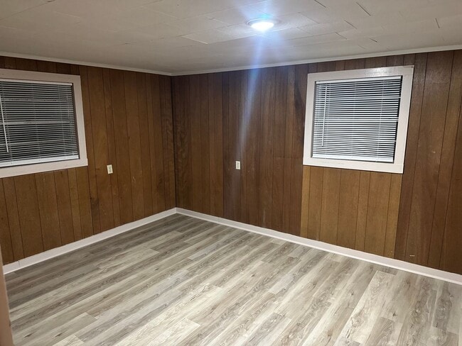 Building Photo - Available Now! 3-Bed, 1-Bath Central Springdale Home with Fenced-In Yard