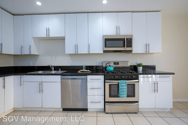 Building Photo - 518 E Washington Blvd