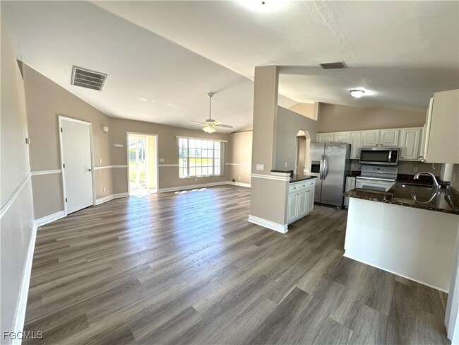 Building Photo - 2520 SW 11th Pl