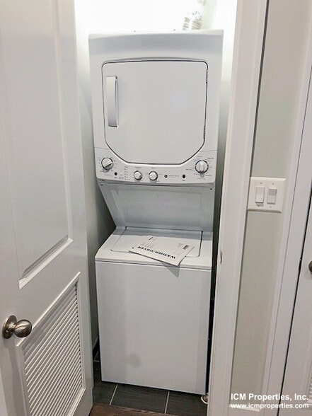 Building Photo - 3740 N Sheffield Ave