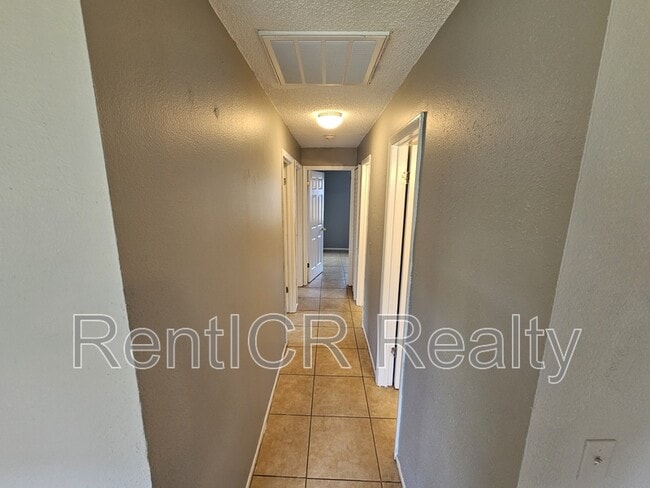 Building Photo - 1409 Laura St