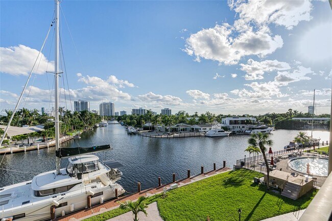 Building Photo - 301 Golden Isles Dr