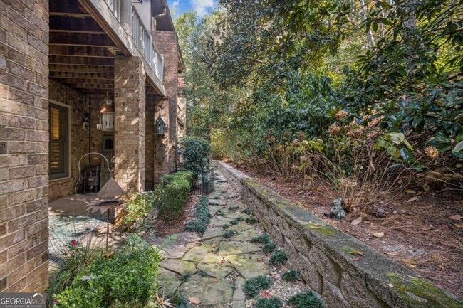 Building Photo - 9026 Riverbend Manor