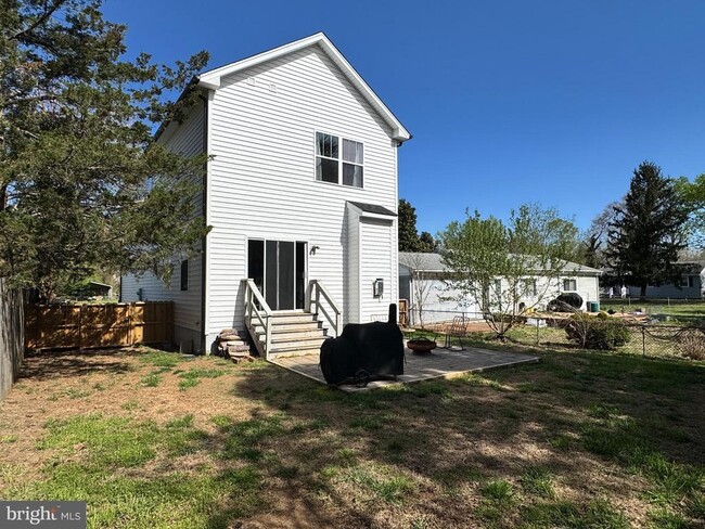 Building Photo - 233A Church St