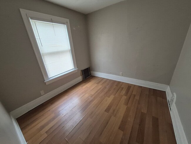 Building Photo - 1107-1109 South Clinton