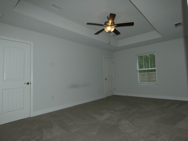 Building Photo - Prime Pensacola Location