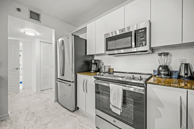 Building Photo - 1200 Brickell Bay Dr