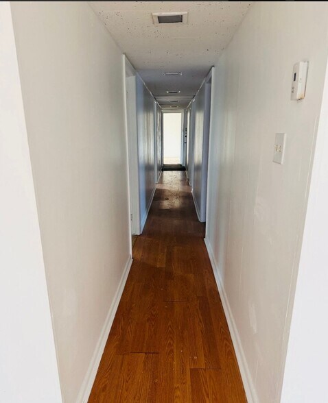 Building Photo - 913 Nott St