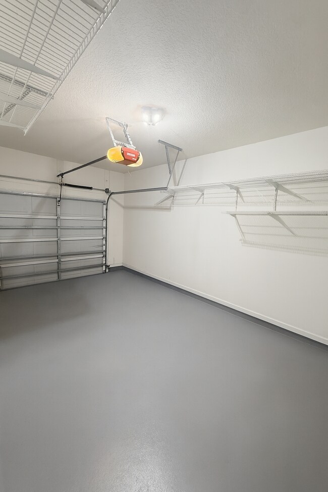 Building Photo - Stunning 3 Bedroom Townhome in Cambridge at Oakleaf Plantation