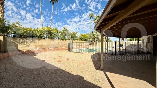 Building Photo - 2502 E Sahuaro Dr