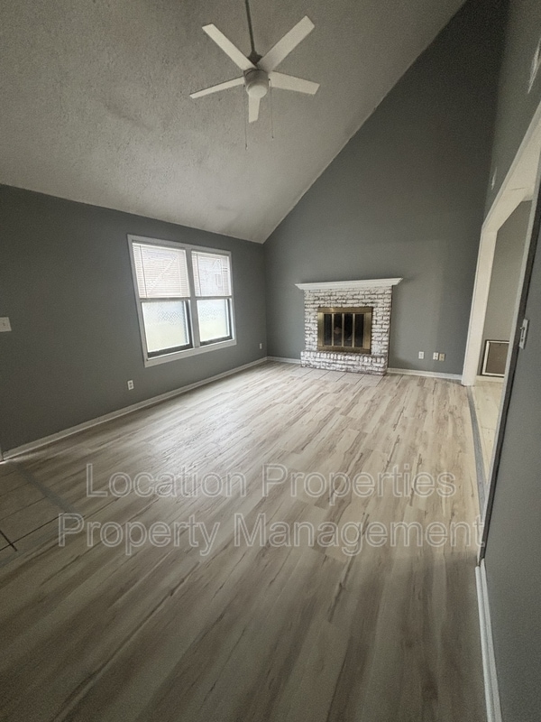 Building Photo - 331 Clayton Ct