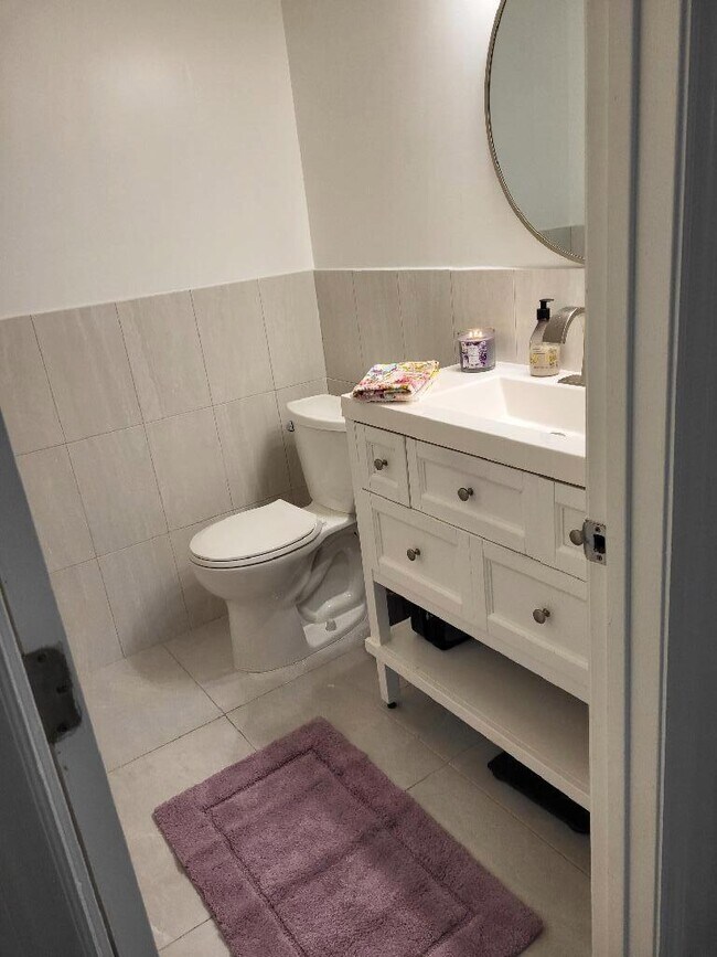 Building Photo - 550 Bayshore Dr