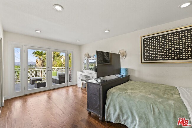 Building Photo - 3804 Vista Linda Dr