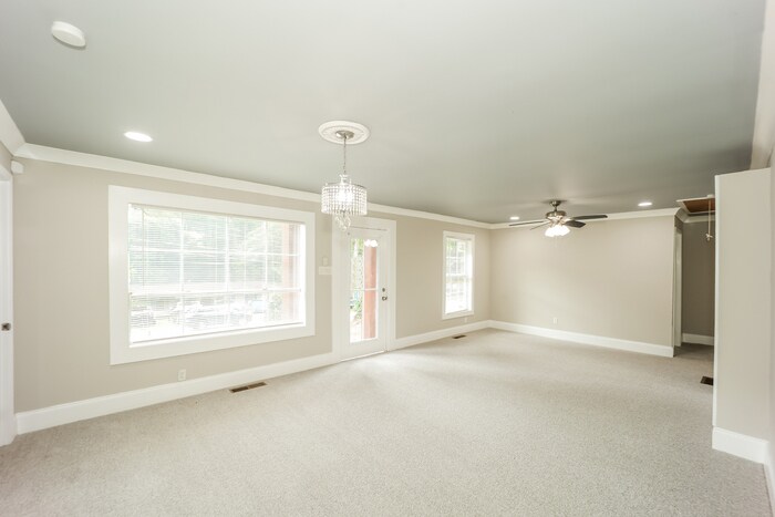 Building Photo - 766 Cascade Dr