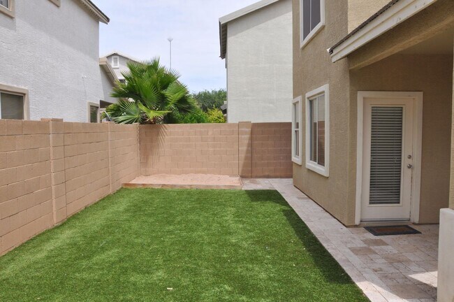 Building Photo - Beautiful gated Mesa Home!