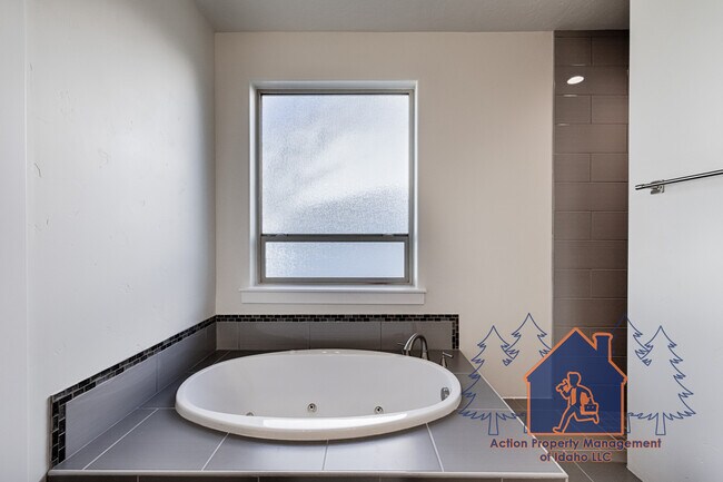 Building Photo - 2539 Bottle Brush Ave