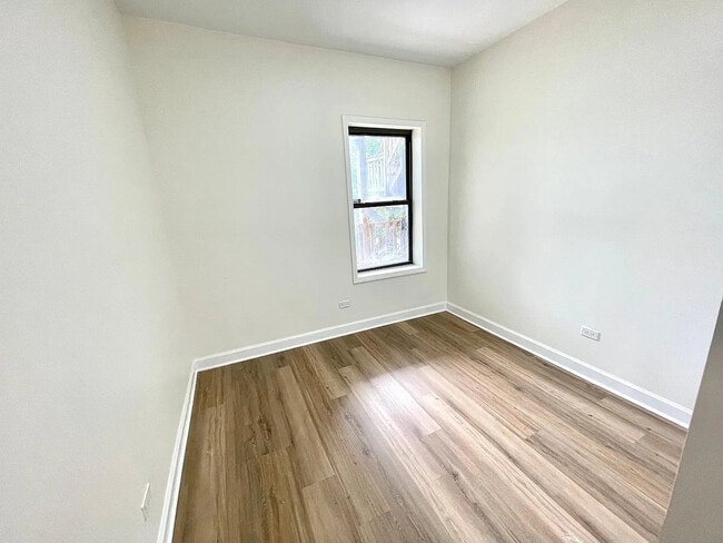 Building Photo - 5623 S Prairie Ave