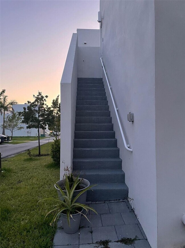 Building Photo - 6613 NW 103rd Pkwy