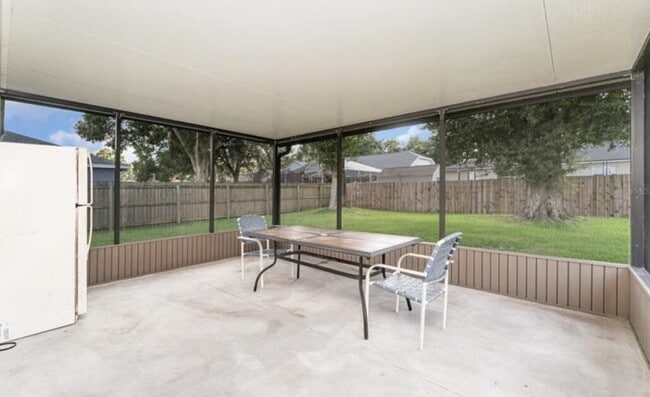 Building Photo - 8150 Oakhurst Blvd