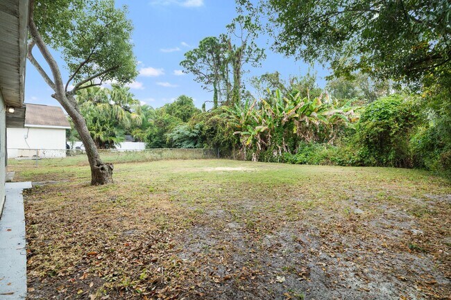 Building Photo - Beautiful 3bdrm/2bath home with attached garage and large yard $1,595.00 ** Ready Now** MOVE IN B...