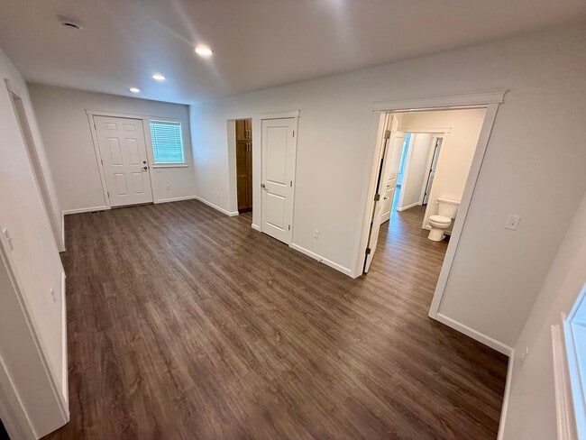 Building Photo - 1329 Elm St