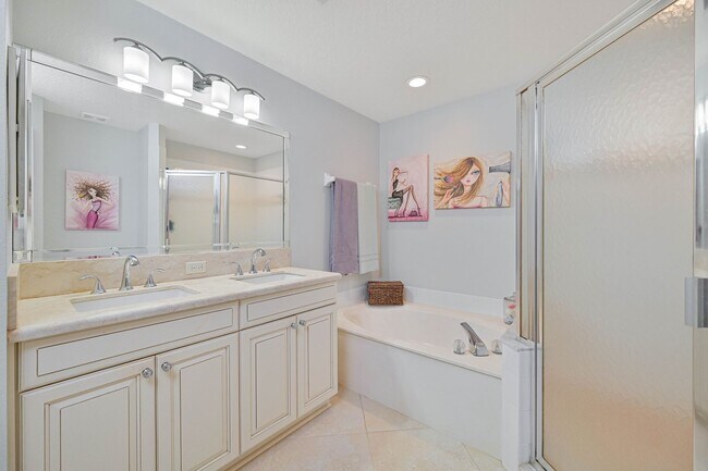 Building Photo - NOW AVAILABLE - Gorgeous Condo in Huntington Lakes!