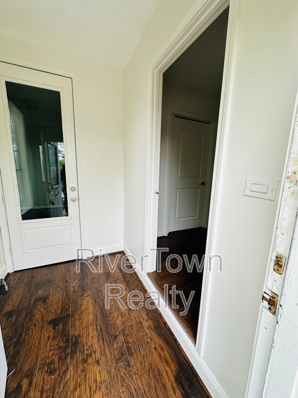 Building Photo - 215 N Bellevue Blvd