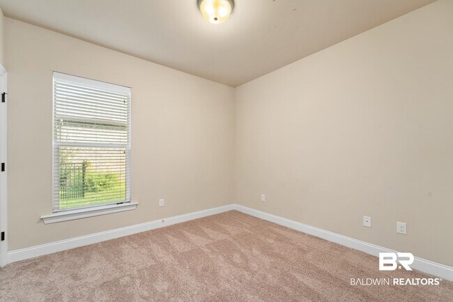 Building Photo - 782 Serpentine Dr
