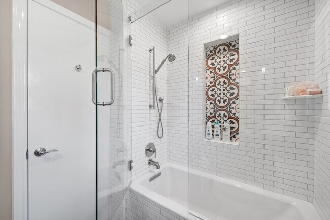 Building Photo - 1012 Chestnut Dr