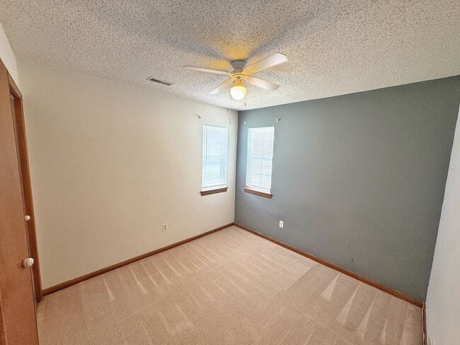 Building Photo - Comfortable Living