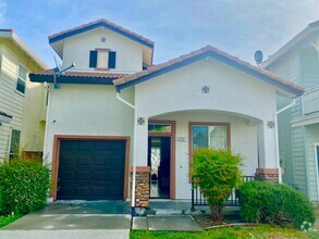 Building Photo - NEWLY PAINTED 2 BED, 3 BATH HOME IN NORTH ...