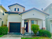 Building Photo - NEWLY PAINTED 2 BED, 3 BATH HOME IN NORTH ...