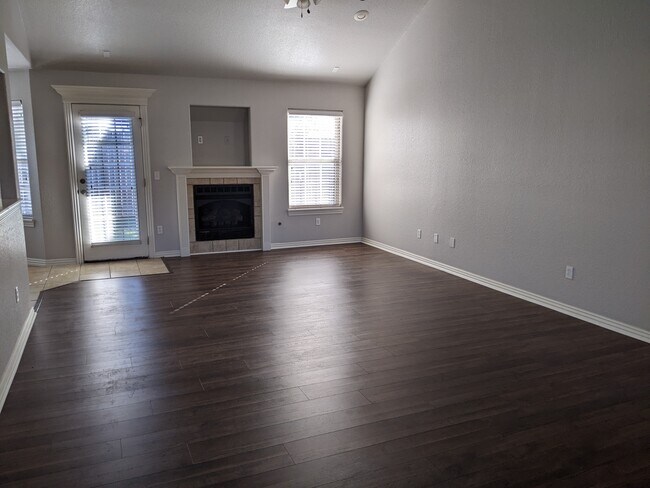 Building Photo - 569 Westfield St