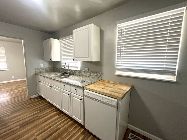 Building Photo - Stylish 2-Bedroom Home with Modern Upgrades!